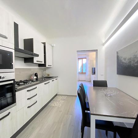 Casa Stella- A Due Passi Dal Corso Di Siena Lägenhet Exteriör bild