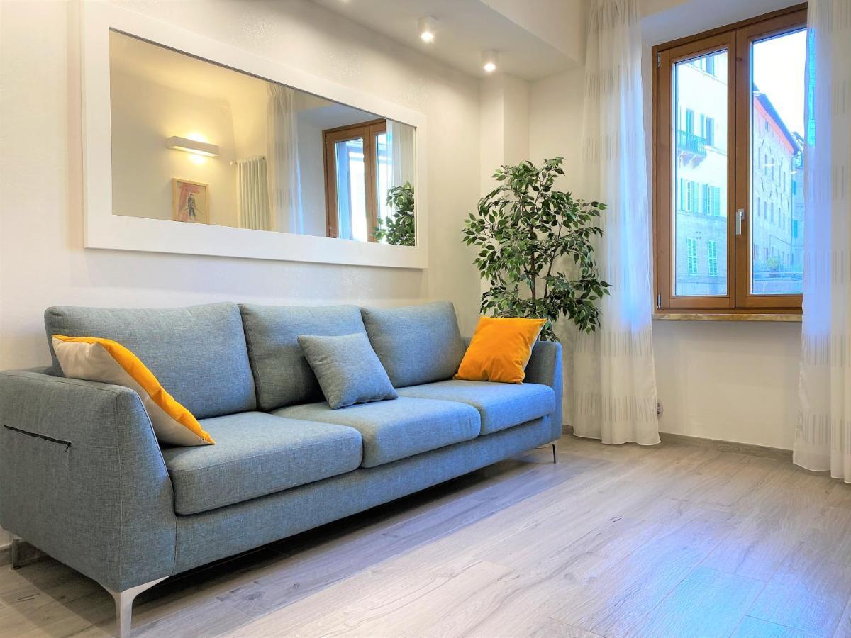 Casa Stella- A Due Passi Dal Corso Di Siena Lägenhet Exteriör bild