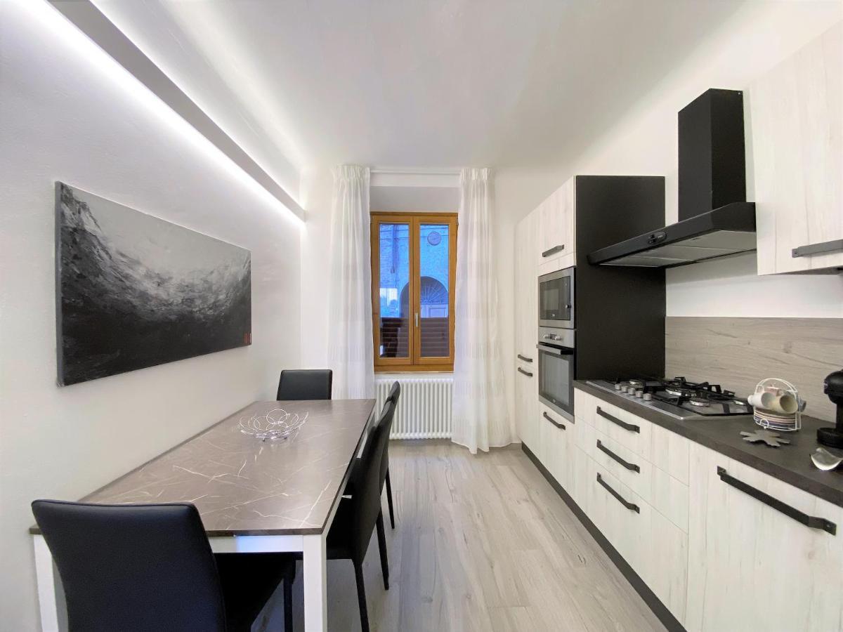 Casa Stella- A Due Passi Dal Corso Di Siena Lägenhet Exteriör bild