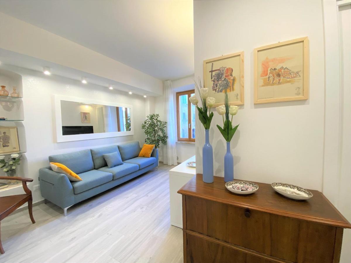 Casa Stella- A Due Passi Dal Corso Di Siena Lägenhet Exteriör bild