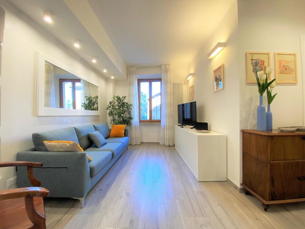 Casa Stella- A Due Passi Dal Corso Di Siena Lägenhet Exteriör bild