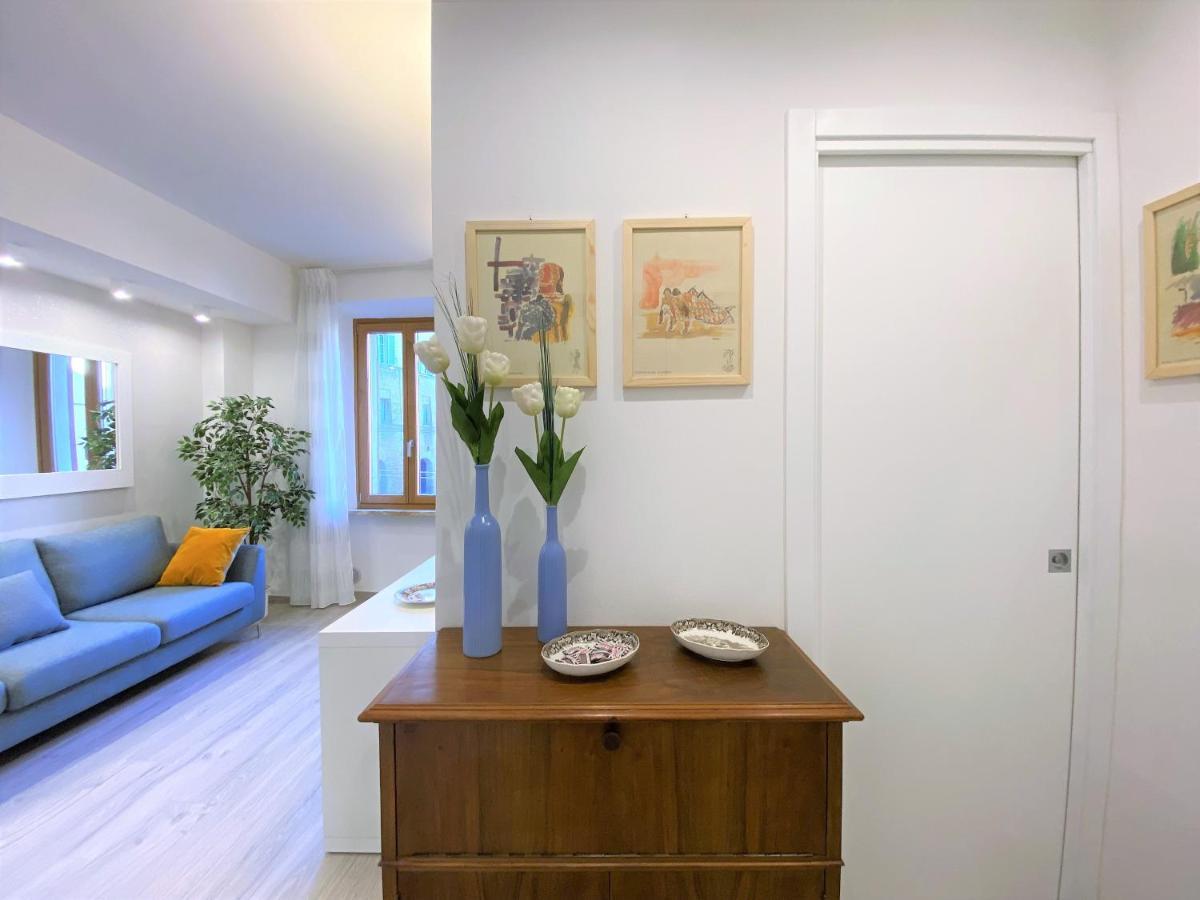 Casa Stella- A Due Passi Dal Corso Di Siena Lägenhet Exteriör bild