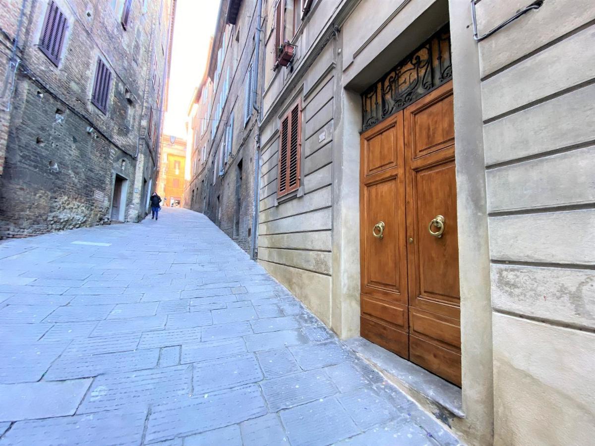 Casa Stella- A Due Passi Dal Corso Di Siena Lägenhet Exteriör bild